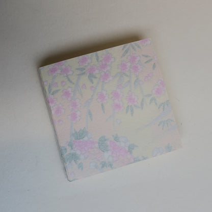 Paquete de 100 hojas de papel Yuzen Washi Origami HZ-420 de 7x7 cm - Flor de cerezo primaveral y bambú