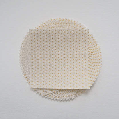 Paquete de 20 hojas de papel Yuzen Washi Origami de 14x14 cm HZ-298 - Hoja de cáñamo dorada (S)