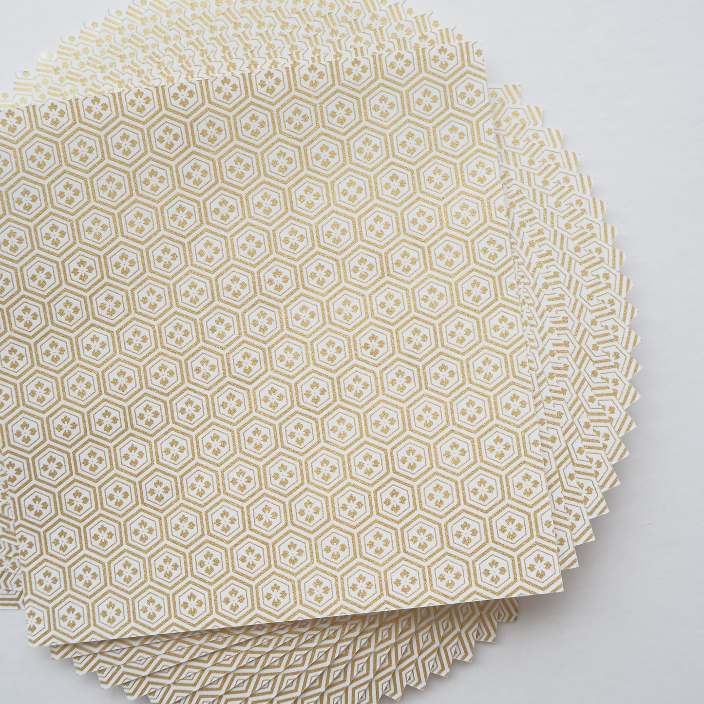 Pack of 20 Sheets 14x14cm Yuzen Washi Origami Paper HZ-375 - White Gold Tortoiseshell Diamond Flower