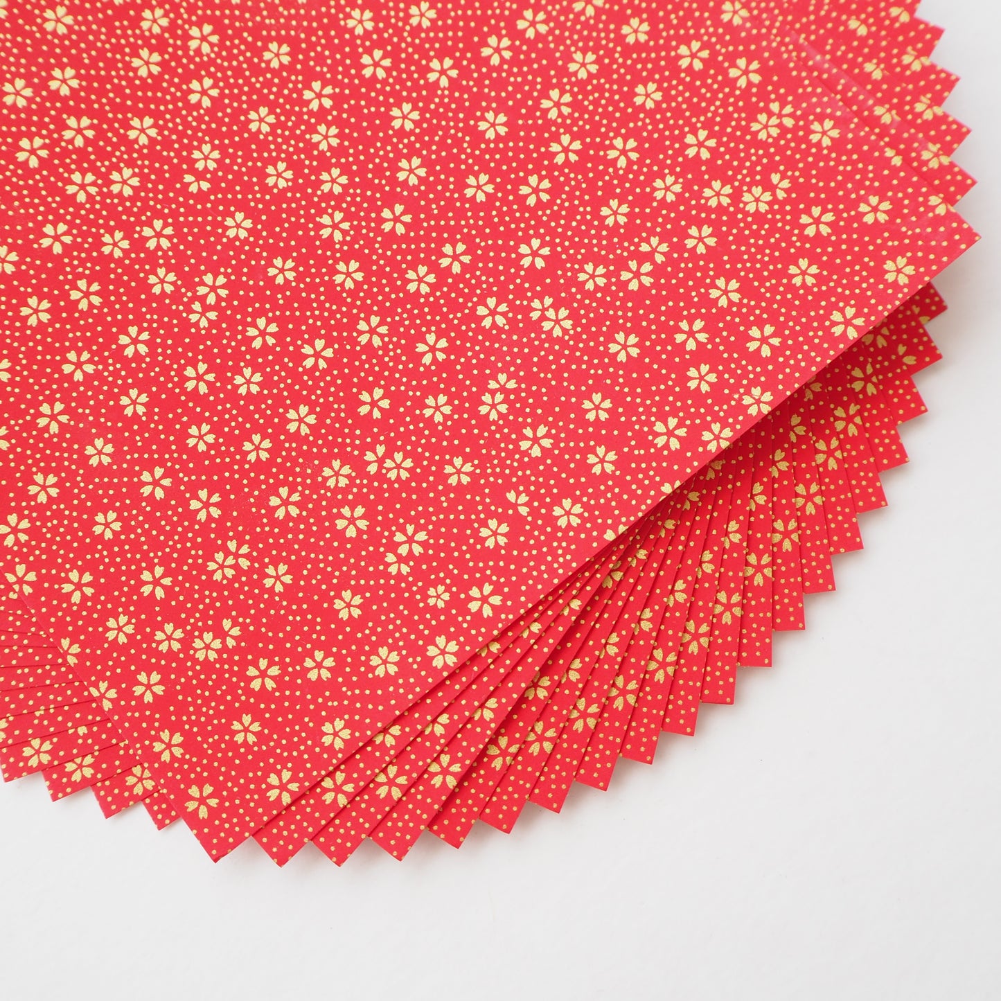 Paquete de 20 hojas de papel para origami Yuzen Washi de 14x14 cm HZ-502 - Rojo flor de cerezo dorado pequeño