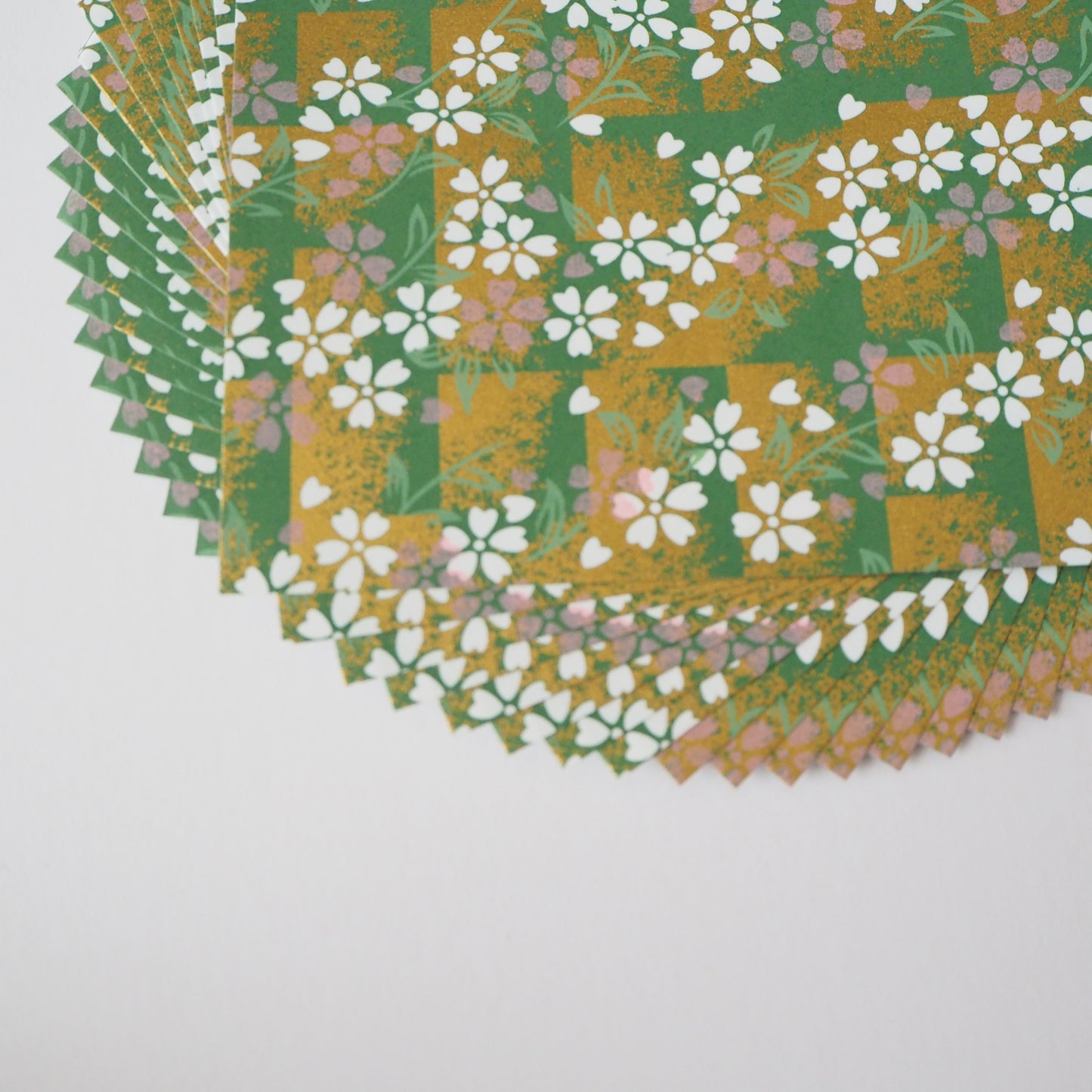 Paquete de 20 hojas de papel Yuzen Washi Origami de 14x14 cm HZ-470 - Tono verde flor de cerezo