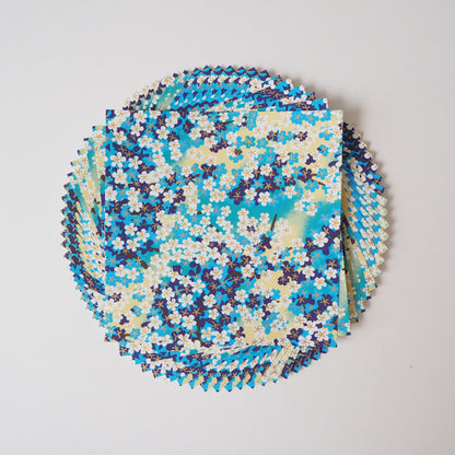 Paquete de 20 hojas de papel para origami Yuzen Washi de 14x14cm HZ-458 Flores de ciruela blancas y azules