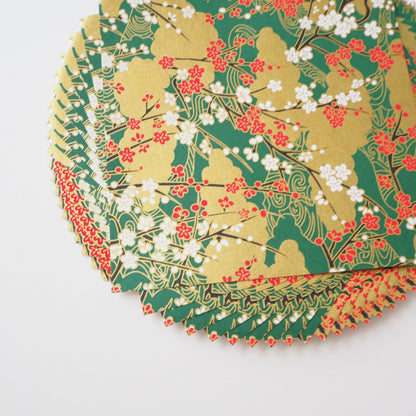 Paquete de 20 hojas de papel para origami Yuzen Washi de 14x14 cm HZ-493 - Flor de ciruelo y agua corriente, verde oscuro