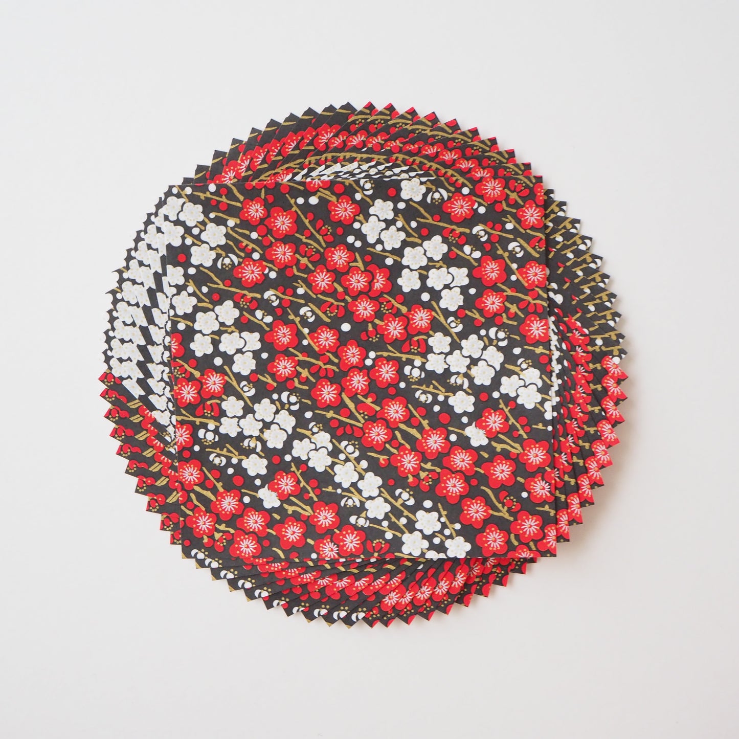 Paquete de 20 hojas de papel para origami Yuzen Washi de 14x14 cm HZ-382 - Flor de ciruelo blanca roja y negra