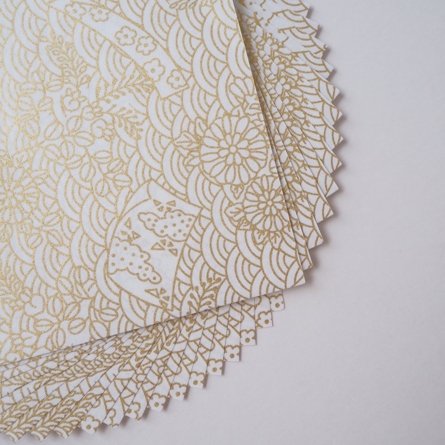 Paquete de 20 hojas de papel Yuzen Washi Origami de 14x14 cm HZ-394 - Banderas y olas del mar blanco