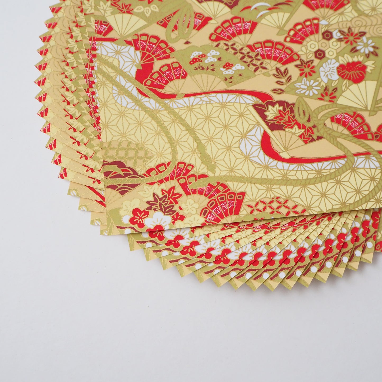 Paquet de 20 feuilles 14x14 cm Papier Origami Yuzen Washi HZ-449 - Éventails floraux et feuille de chanvre jaune