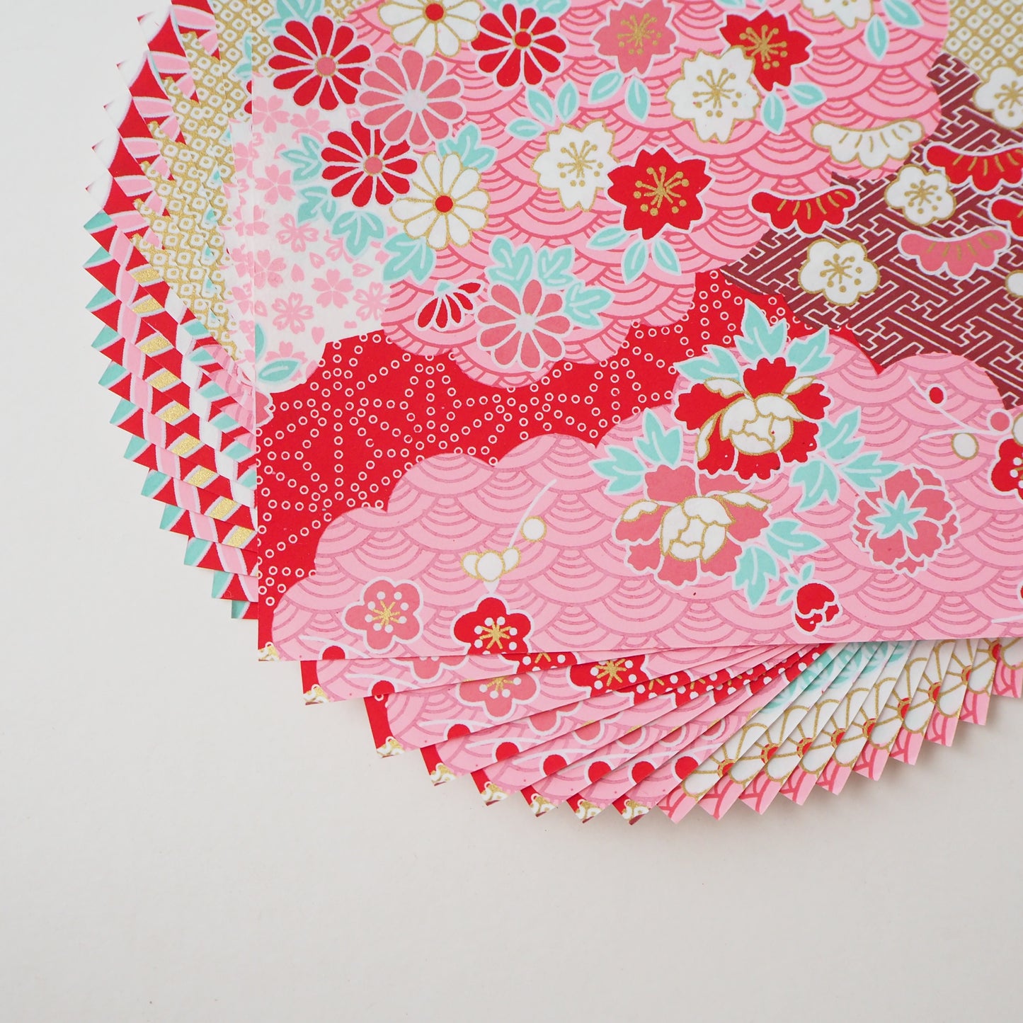 Paquete de 20 hojas de papel Yuzen Washi Origami de 14x14 cm HZ-461 - Patrones mixtos en nubes