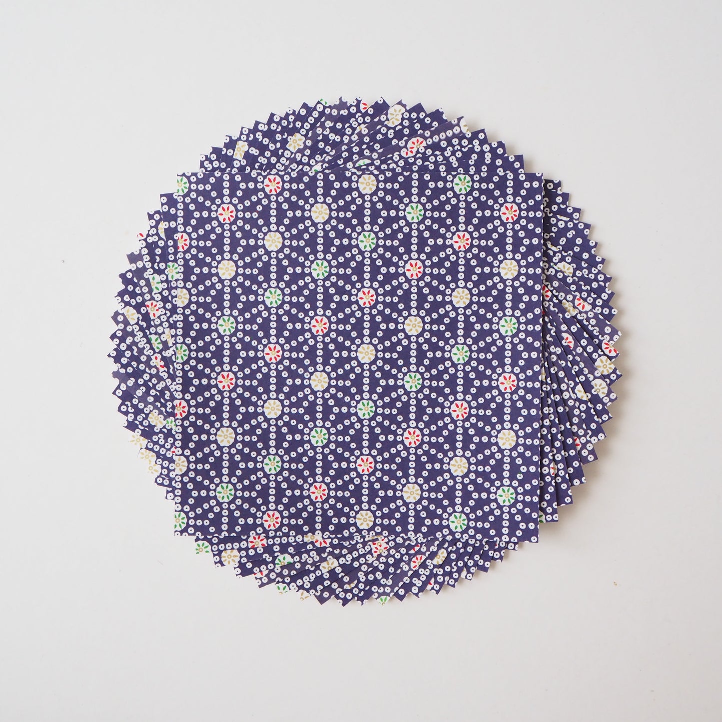 Paquete de 20 hojas de papel Yuzen Washi Origami de 14x14 cm HZ-277 - Dots Hemp Leaf Navy