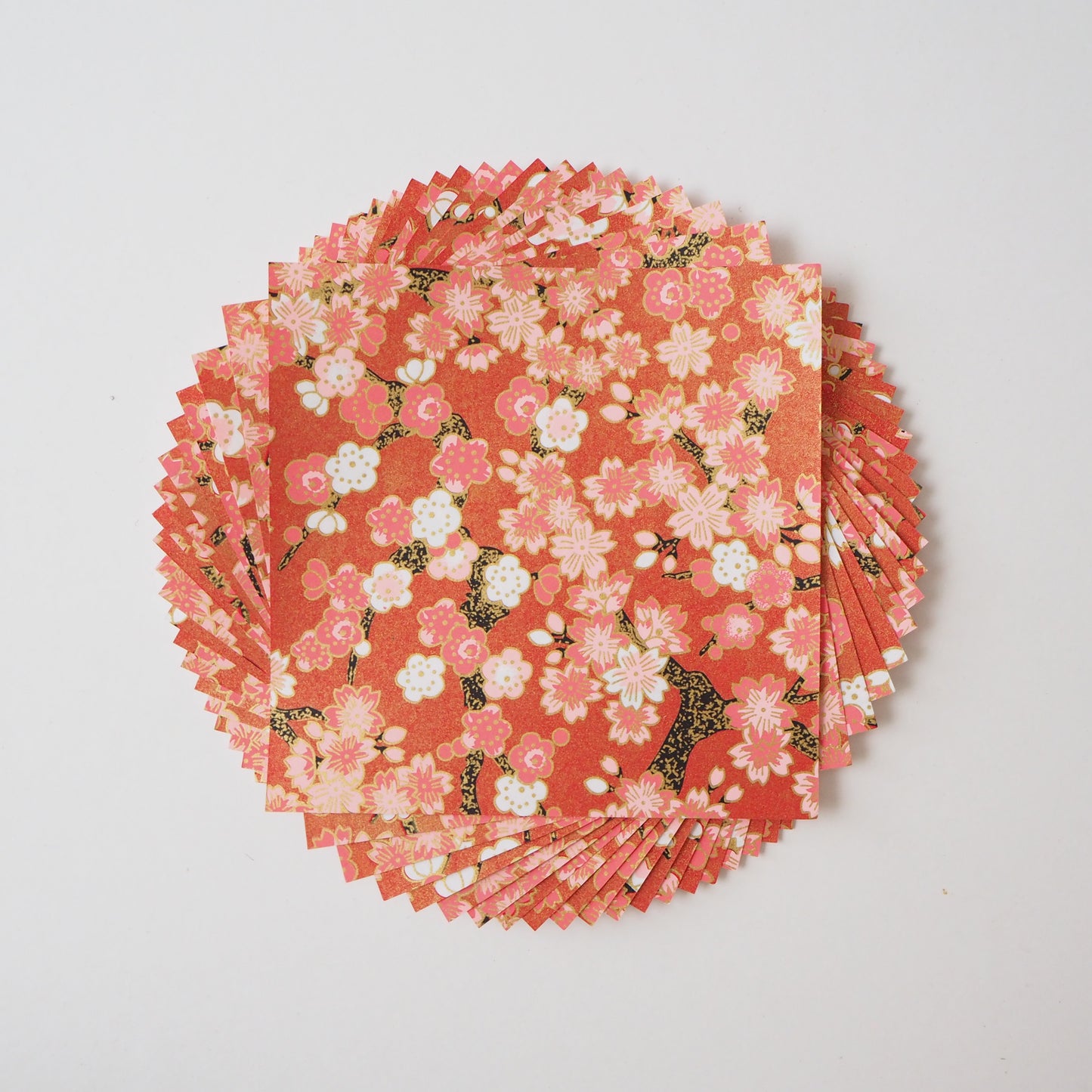 Paquete de 20 hojas de papel para origami Yuzen Washi de 14x14 cm HZ-280 - Flor de cerezo y flores de ciruelo rojo brillante