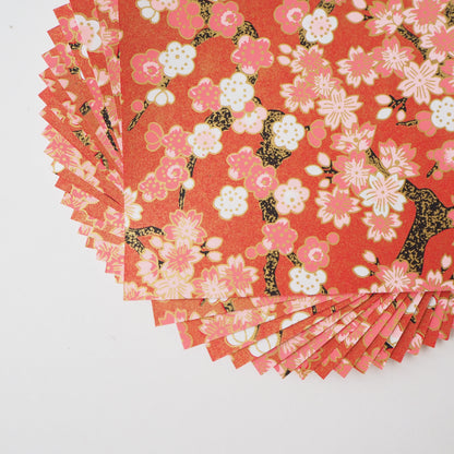 Paquete de 20 hojas de papel para origami Yuzen Washi de 14x14 cm HZ-280 - Flor de cerezo y flores de ciruelo rojo brillante