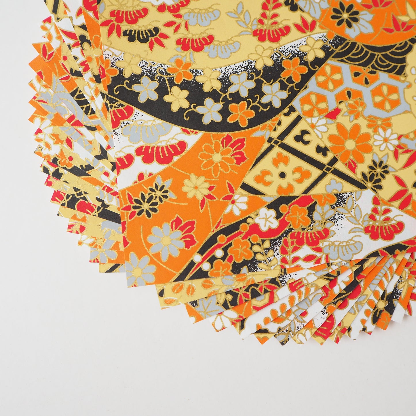 Paquet de 20 feuilles de papier origami Yuzen Washi 14x14 cm HZ-228 - Orange magnifique