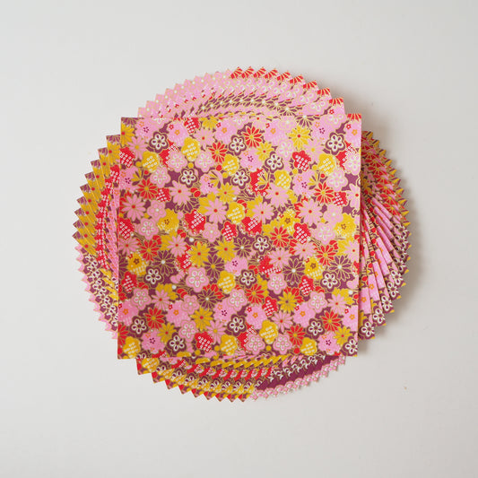 Paquet de 20 feuilles 14x14 cm Papier Origami Yuzen Washi HZ-232 - Chrysanthèmes fleuris jaune