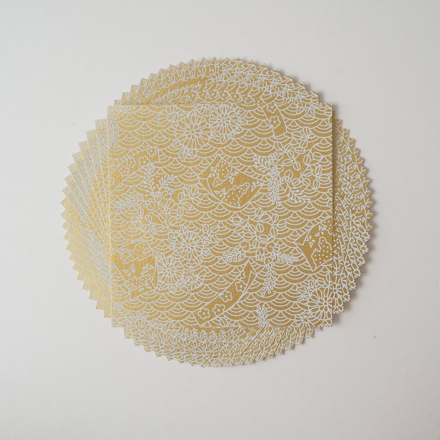 Paquete de 20 hojas de papel Yuzen Washi Origami de 14x14 cm HZ-235 - Banderas y olas del mar doradas