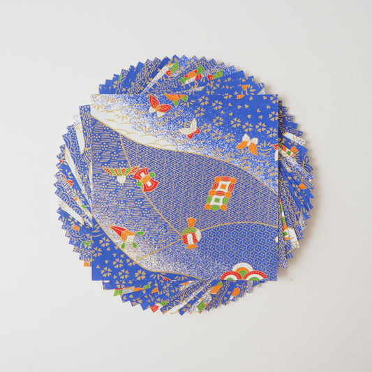 Paquet de 20 feuilles 14x14 cm Papier Origami Yuzen Washi HZ-255 - Papillons et vieux jouets Bleu