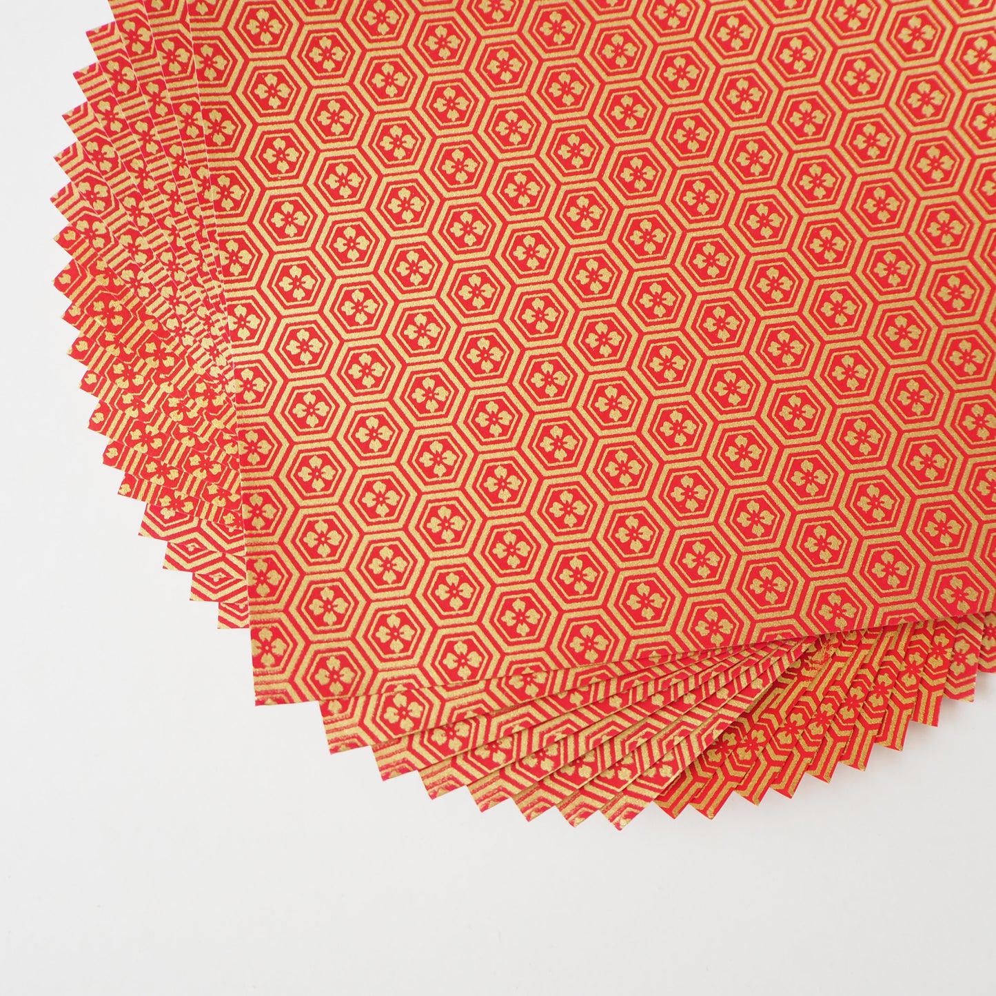 Paquet de 20 feuilles de papier origami Yuzen Washi 14x14 cm HZ-076 - Fleur de diamant écaille de tortue rouge foncé