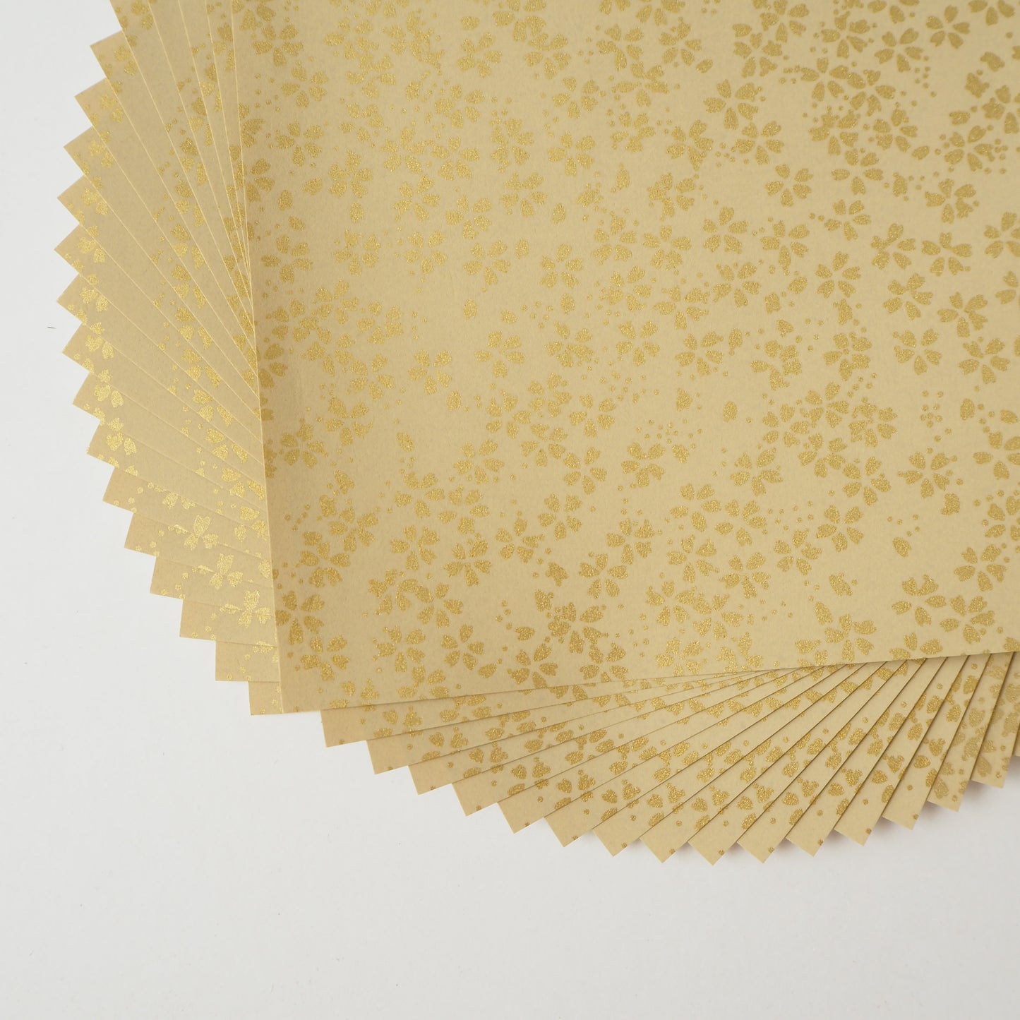 Paquet de 20 feuilles de papier origami Yuzen Washi 14x14 cm HZ-092 - Petite fleur de cerisier dorée