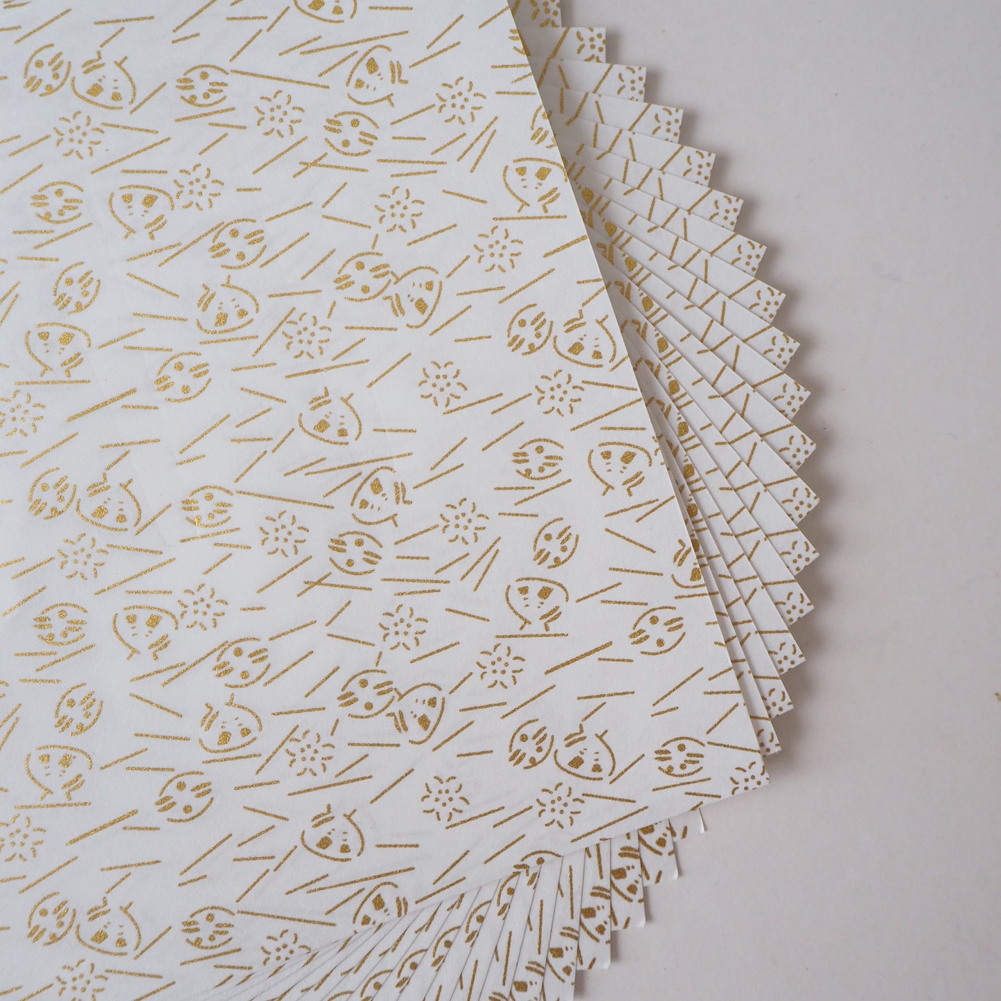 Pack of 20 Sheets 14x14cm Yuzen Washi Origami Paper HZ-107 - Gold Shells White