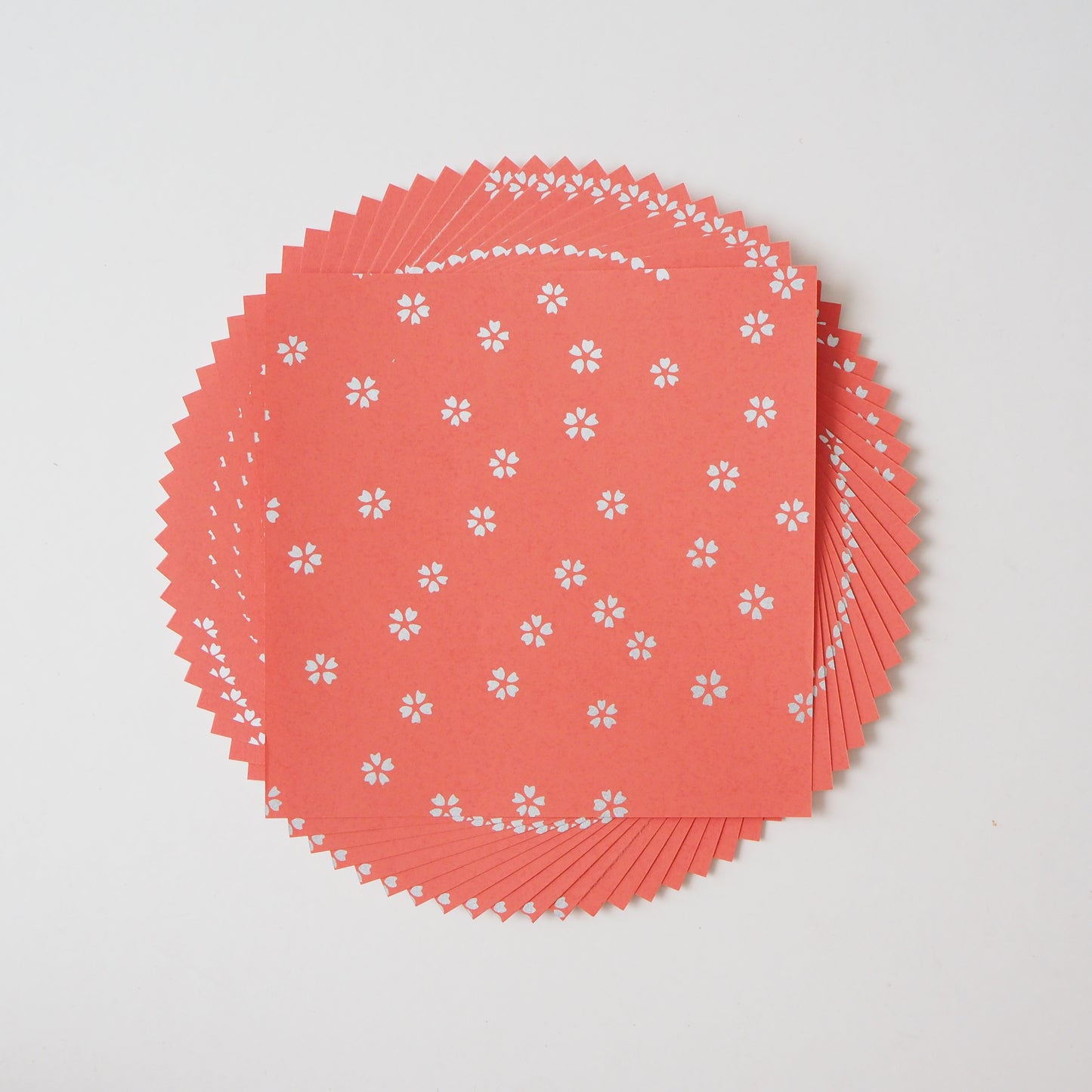 Paquet de 20 feuilles de papier origami Yuzen Washi 14x14cm HZ-108 - Petite fleur de cerisier argentée marron rouge