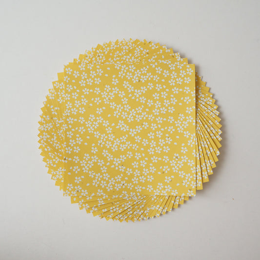 Paquet de 20 feuilles 14x14 cm papier origami Yuzen Washi HZ-187 petite fleur de cerisier jaune