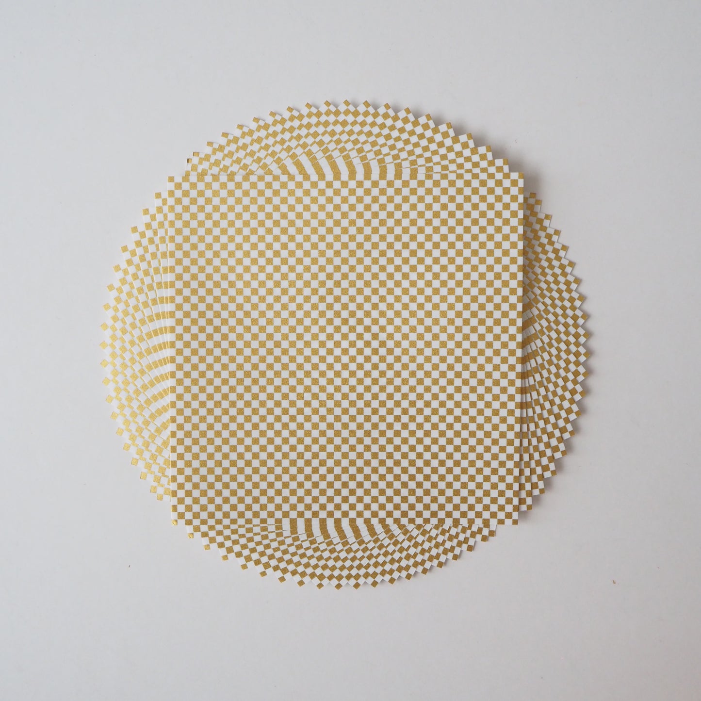 Paquet de 20 feuilles de papier origami Yuzen Washi 14x14 cm HZ-051 - Damier doré (S)