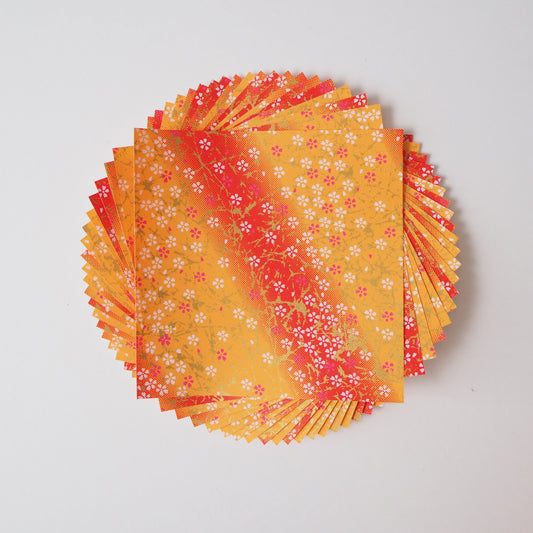 Paquete de 20 hojas de papel Yuzen Washi Origami de 14x14 cm HZ-006 - Gradación de naranja y flor de cerezo pequeña