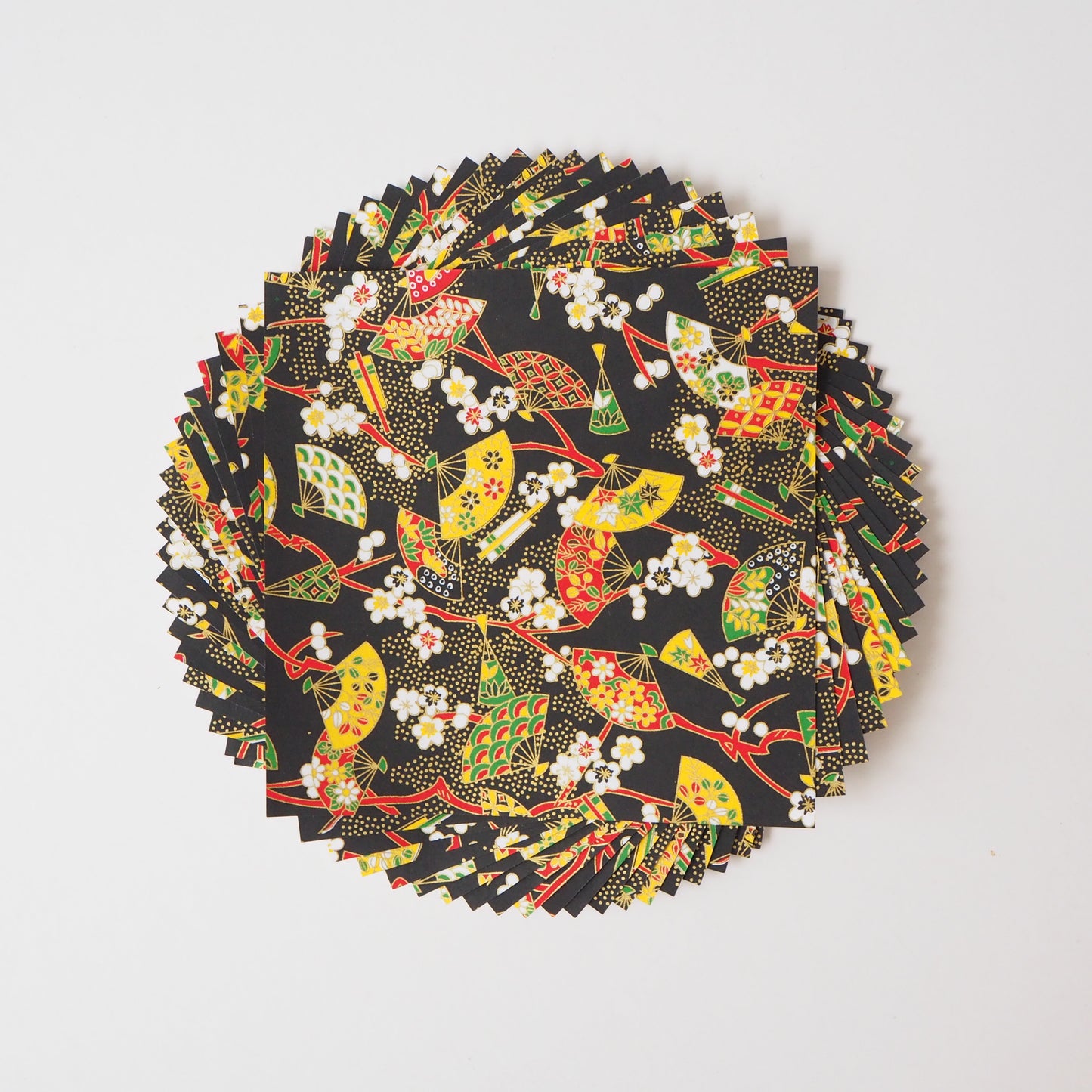 Paquete de 20 hojas de papel Yuzen Washi Origami de 14x14 cm HZ-013 - Abanicos florales y flores de ciruelo negro