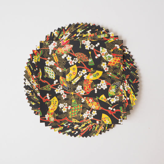 Paquete de 20 hojas de papel Yuzen Washi Origami de 14x14 cm HZ-013 - Abanicos florales y flores de ciruelo negro