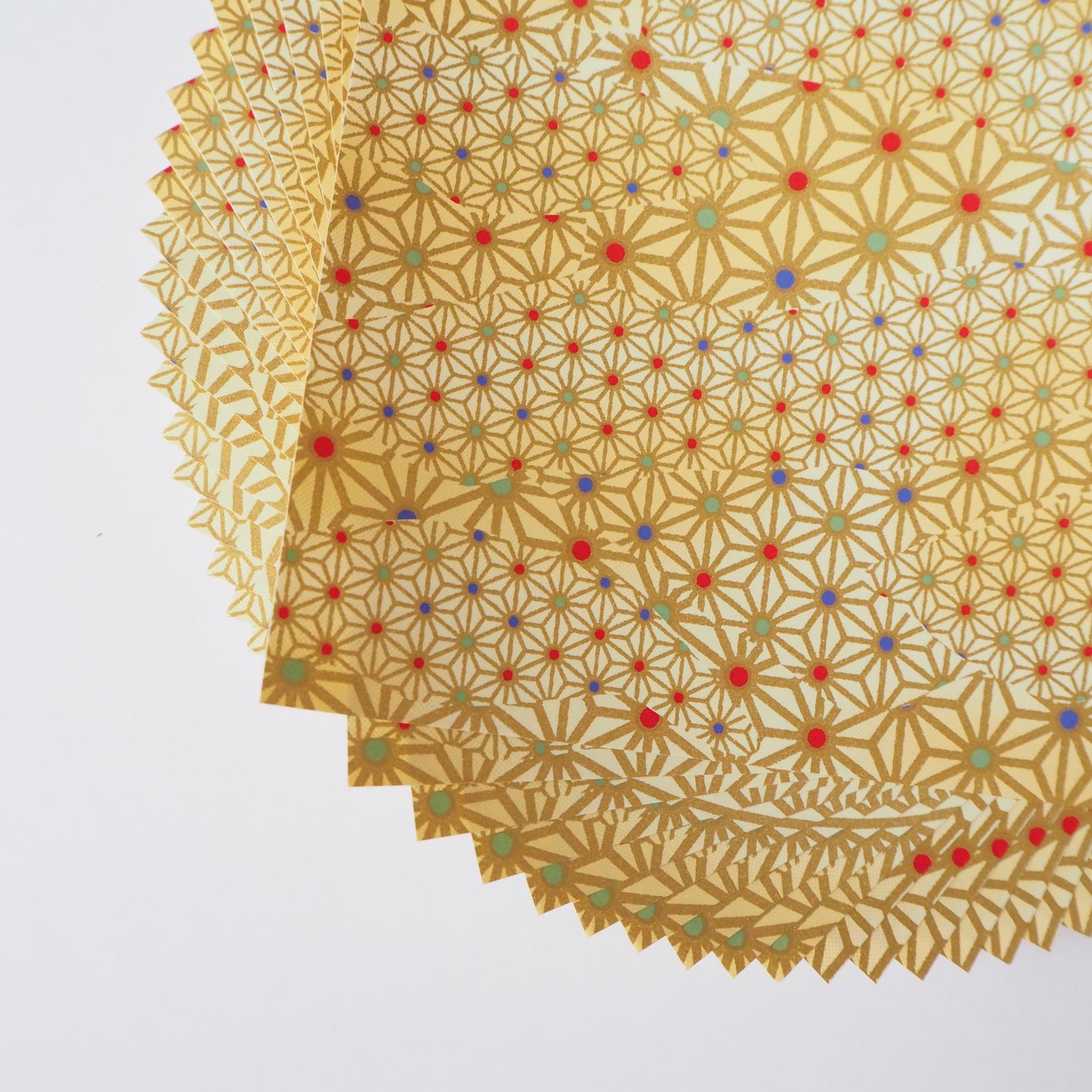 Pack of 20 Sheets 14x14cm Yuzen Washi Origami Paper HZ-033 - Klimt Gold Hemp Leaf