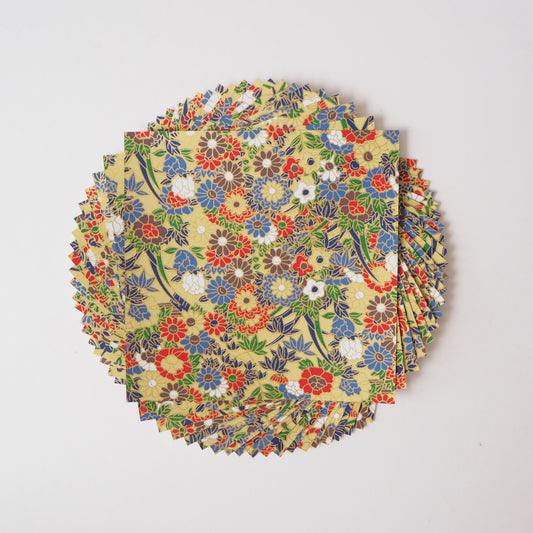 Paquet de 20 feuilles 14x14 cm Papier Origami Yuzen Washi HZ-072 - Jardin de chrysanthèmes et de pivoines