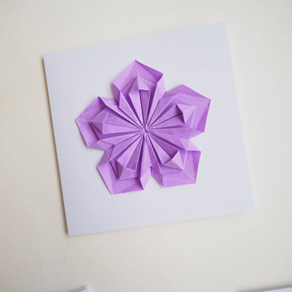 Carte de vœux de fleur d’origami faite à la main