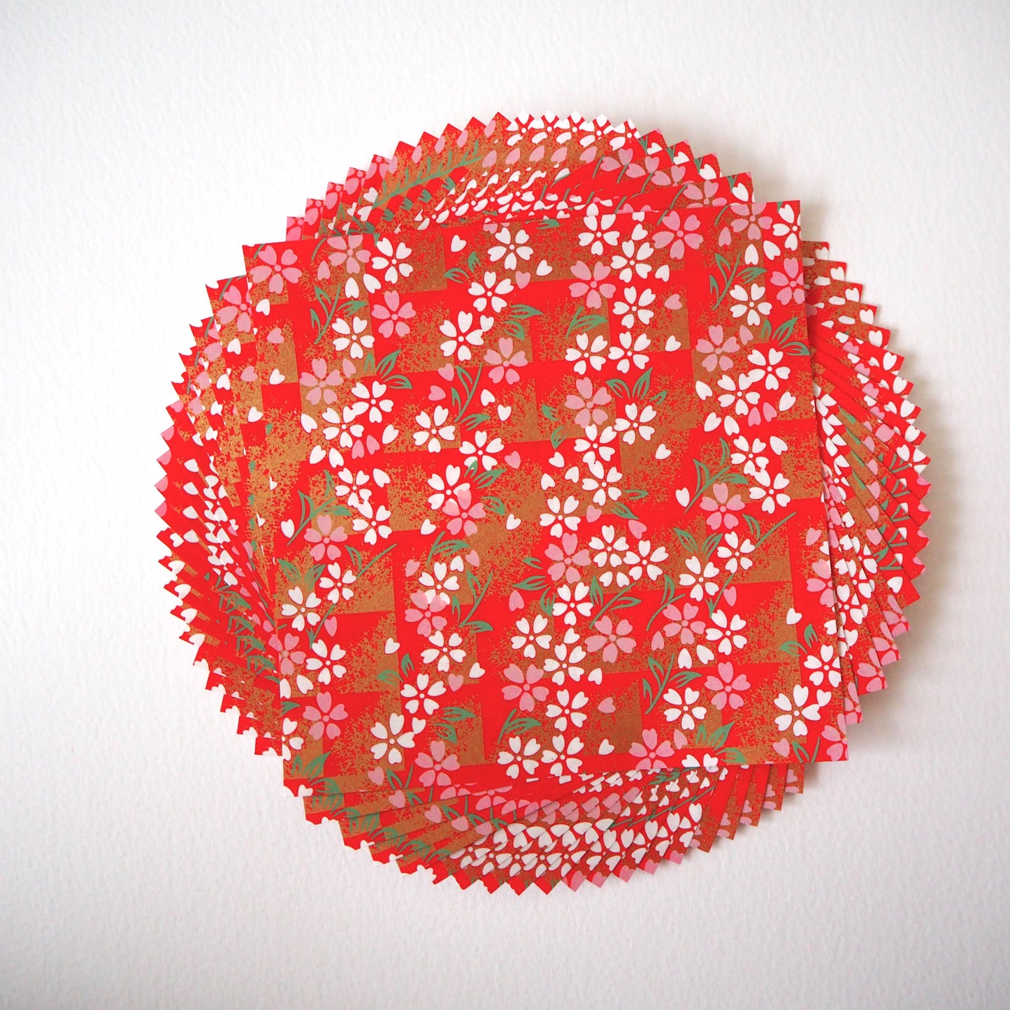 Paquet de 20 feuilles de papier origami Yuzen Washi 14x14 cm HZ-266 - Nuance rouge fleur de cerisier