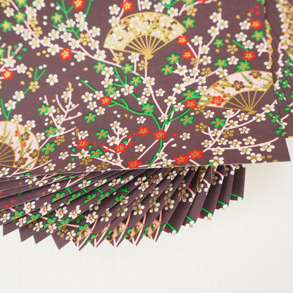 Paquete de 20 hojas de papel para origami Yuzen Washi de 14x14 cm HZ-405 - Flores de ciruelo pequeñas y abanicos morados