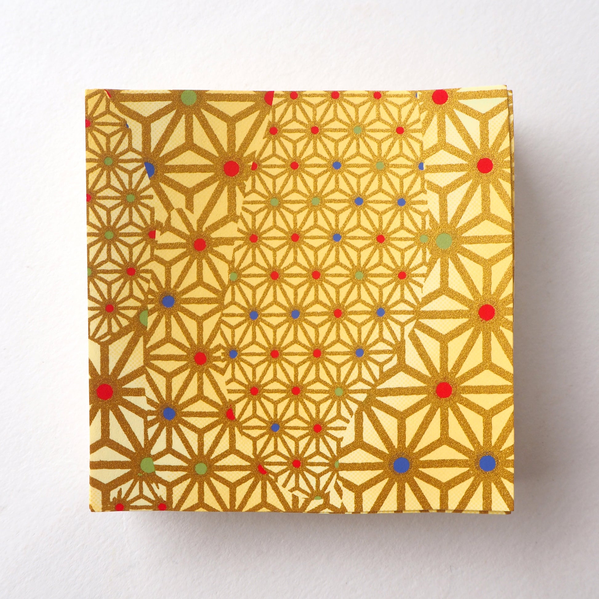 Pack of 100 Sheets 7x7cm Yuzen Washi Origami Paper HZ-033 - Klimt Gold Hemp Leaf - washi paper - Lavender Home London