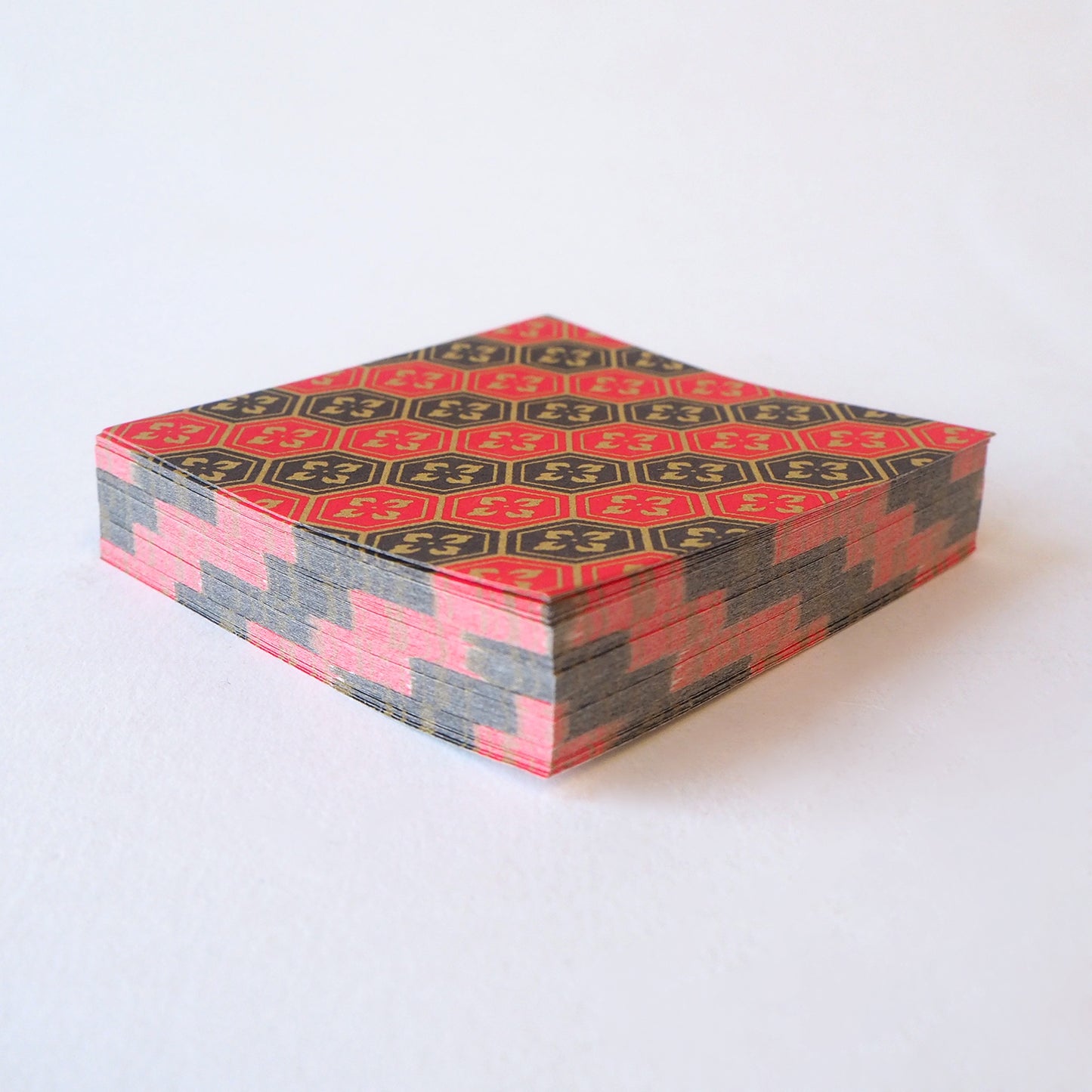 Pack of 100 Sheets 7x7cm Yuzen Washi Origami Paper HZ-048 - Black Red Striped Tortoiseshell Diamond Flower - washi paper - Lavender Home London
