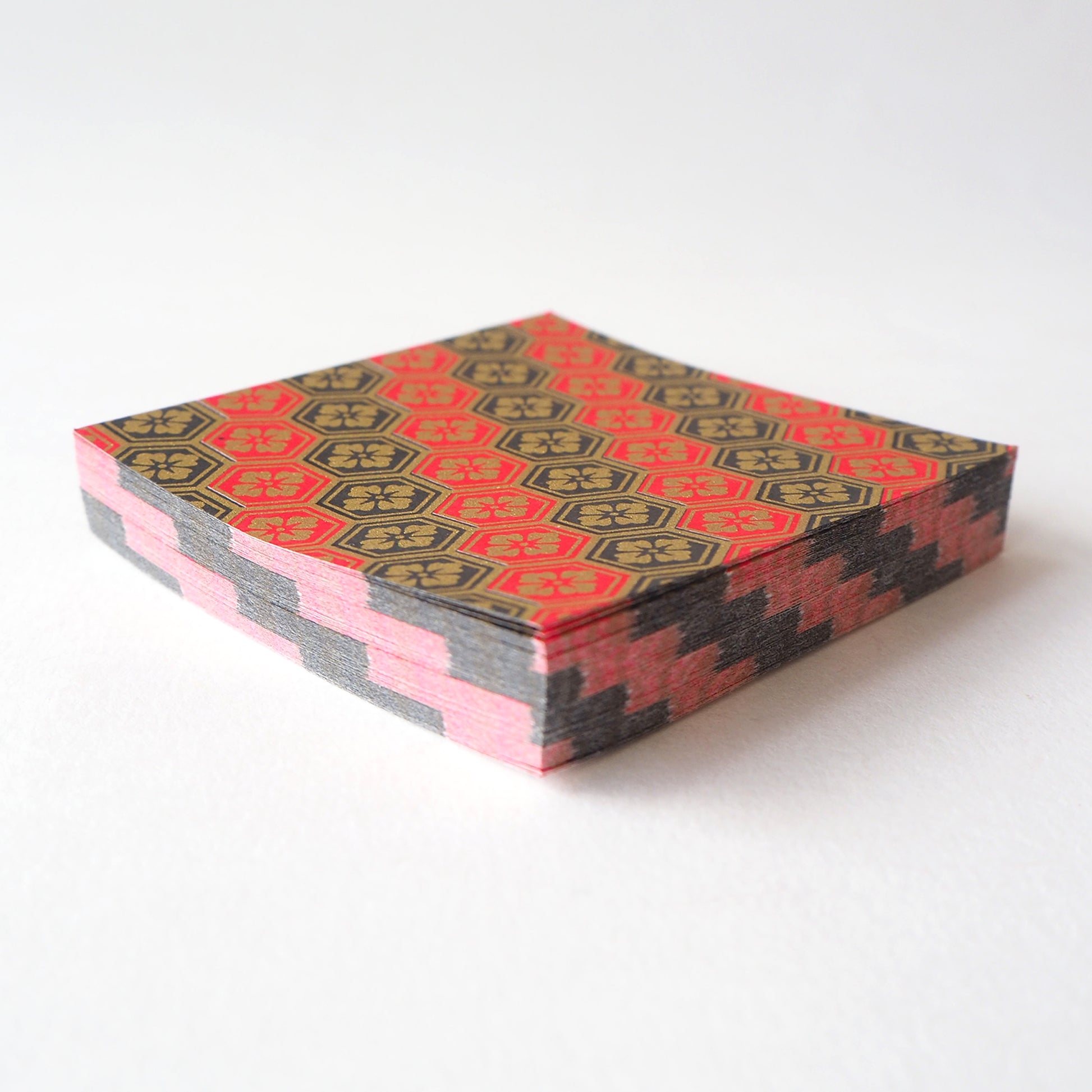 Pack of 100 Sheets 7x7cm Yuzen Washi Origami Paper HZ-305 - Black Red Striped Tortoiseshell Diamond Flower - washi paper - Lavender Home London