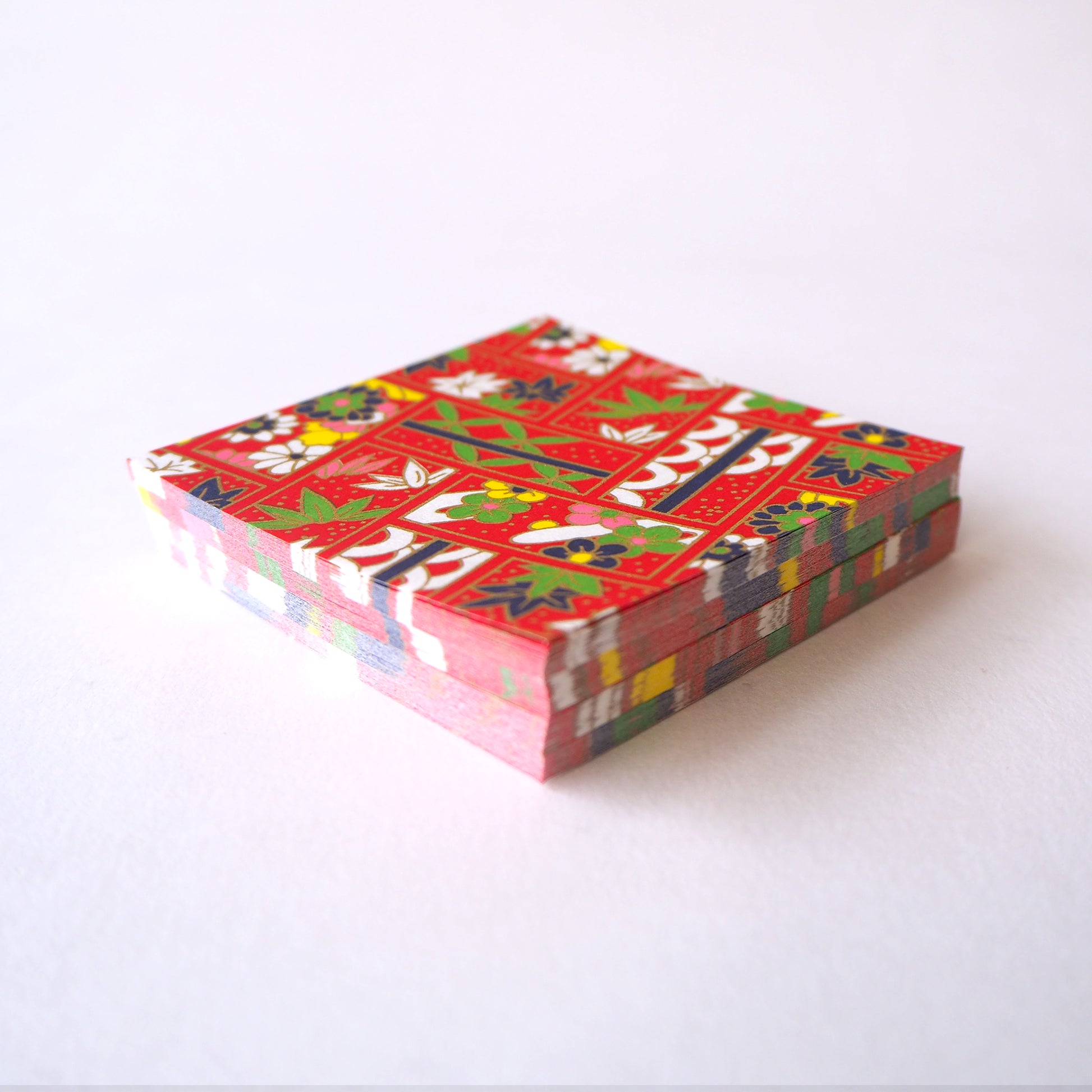 Pack of 100 Sheets 7x7cm Yuzen Washi Origami Paper HZ-437 - Floral Zigzag Red - washi paper - Lavender Home London