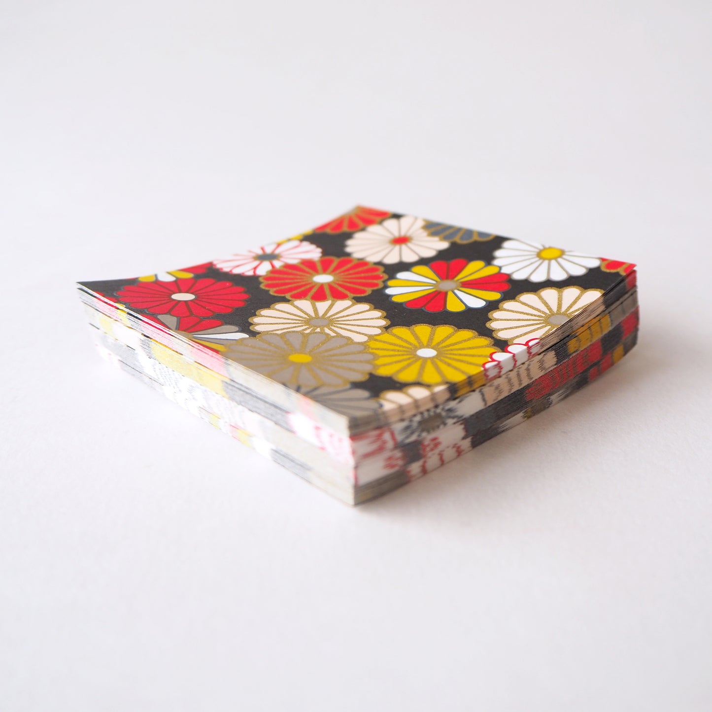 Pack of 100 Sheets 7x7cm Yuzen Washi Origami Paper HZ-460 - Traditional Chrysanthemum - washi paper - Lavender Home London