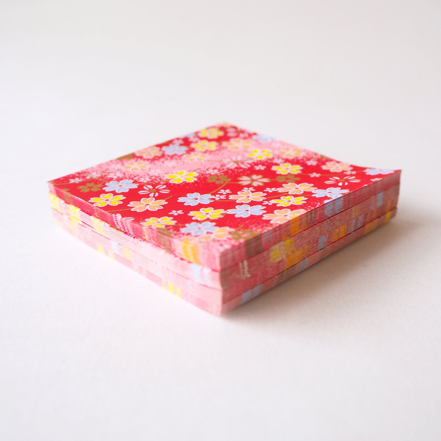Pack of 100 Sheets 7x7cm Yuzen Washi Origami Paper HZ-501 - Outlined Cherry Blossom Red Gradation - washi paper - Lavender Home London