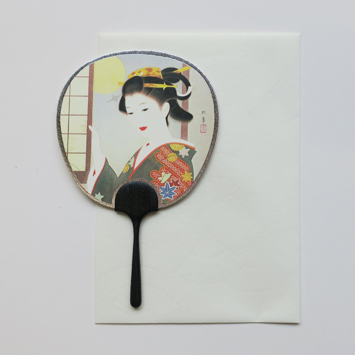 Tarjeta de felicitación pequeña abanico Uchiwa - Mujer junto a la ventana 